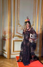 Pe lângă notorietate, botezatu câștigă și sume mari de bani. Anamaria Prodan È™i Fiica Rebeca Vedetele ColecÈ›iei Lui CÄƒtÄƒlin Botezatu Cele DouÄƒ Au FÄƒcut SenzaÈ›ie La Paris Spynews Ro