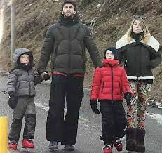 Lorenzo guerrieri, classe 2002 di volterra, da due anni è nel vivaio cestistico blaugrana e punto di forza della nazionale. Barbara Berlusconi E Lorenzo Guerrieri Baci E Tenerezze A St Moritz Foto Chi