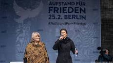Resultado de imagem para paz, Aufstand fur Frieden, assinaturas, promotoras, Die Link, manifestação pela paz em Berlin, 13.000 manifestantes, 25 de fevereiro de 2023,
