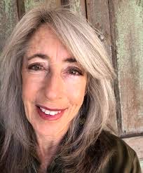 Lorraine Weiss's Instagram, Twitter & Facebook