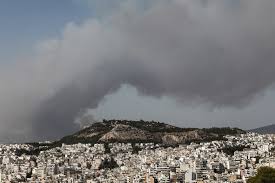 Στο σημείο έσπευσαν και επιχειρούν 43 πυροσβέστες με 14 οχήματα, 2. Cjhdkkyxrzihpm