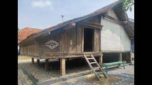Rumah adat jawa barat julang ngapak. Mengenal Lebih Dalam Rumah Adat Panjalin Dibangun Dari Sebatang Pohon Ukuran Besar Tribun Cirebon