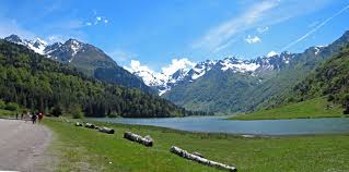 Lac D Estaing Estaing Rodez Aveyron Midi Pyrenees France Trip Languedoc Roussillon Languedoc