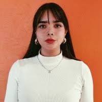 Naomi Arriaga's Instagram, Twitter & Facebook