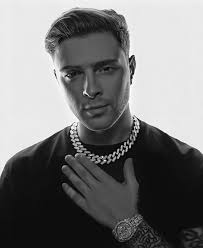 Fan of famous american rap singer eminem, being drug intoxicated, beat his girlfriend to death and hid her body in suitcase. Pin On Egor Kreed