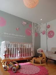 Ideen für ein vintage babyzimmer für mädchen. Baby Kinderzimmer Dekorieren Sanfte Pastellfarben Und Warme Farbtone Kinder Zimmer Kinder Zimmer Deko Baby Kinderzimmer