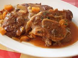 Questa Ricetta Per L Ossobuco E Con Vino Bianco Carote Cipolle E Un Mazzetto Di Prezzemolo Timo E Alloro 10 Minuti Per La Prep Ricette Idee Alimentari Cibo