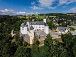 Both of these neighborhoods are virtually undiscovered by tourists even though neuhausen is home to a popular night club and the world's largest beer garden. Beautiful Castle Review Of Schloss Purschenstein Hotel Neuhausen Germany Tripadvisor
