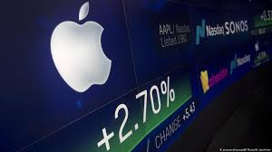 Apple, the stock market and a trillion dollars | Business| Economy and  finance news from a German perspective | DW | 03.08.2018
