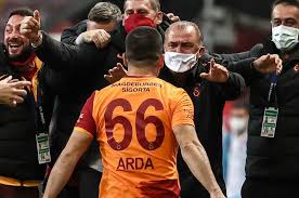 Evlatlar bazen kızdırıyor, bazen şaşırtıyor, bazen de duygulandırıyor. Arda Turan Dan Fatih Terim Paylasimi Ntvspor Net