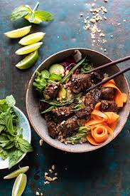30 Minute Vietnamese Beef And Crispy Rice Bowl Recette Recettes De Cuisine Cuisine Asiatique Cuisine Du Monde