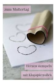 Herzen Stempeln Mit Klopapierrollen Mutti So Yeah Muttertag Basteln Muttertag Geschenke Basteln Vatertag Basteln