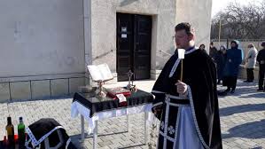 Printre aceste probleme se numără şi relaţia instituţiilor statului cu mitropolia moldovei care, în 1997, abuziv a preluat controlul asupra bisericii. Preotul Gheorghe Malene S A Suit La Ceruri Monitorul De FÄƒgÄƒraÈ™