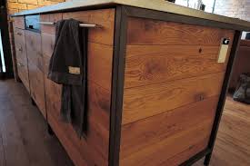 kさんのナラ板目節あり無垢材とスチール角パイプ黒皮塗装仕上げのキッチン マンション 新築 天板 ステンレスバイブレーション ピン角 スクエア型 シンク 本体 扉 ナラ板目無垢材浮造り仕上げ 塗装 オイル塗装 水栓 ikea 食器洗浄機 aeg ihヒーター