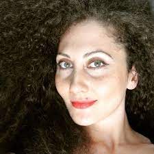 Julie also got sick of having to color her roots every 10 to 14 days, and once she saw her new, natural hair color for the first time in 30 years, she thought, this white hair isn't bad at all.and. White Woman With Afro Hair Girls Lips Pretty Red Face Girlsnight Beauty Ladies Cool Women Eyes Longleg Afro Hairstyles White Afro Hair Styles