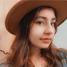 Amanda Vandusen's Instagram, Twitter & Facebook