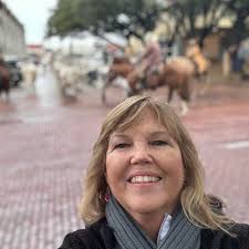 Renee Pierce's Instagram, Twitter & Facebook