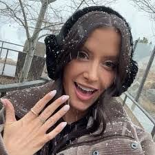 Lori Overley's Instagram, Twitter & Facebook