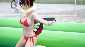 ビキニ ポロリ