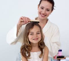 كيفية تسريح شعر الأطفال المتشابك من دون ألم 3a2ilati