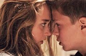 Besoin de vous changer les idées ? Les Madmoizelles Racontent Leur Premier Amour Entre Belles Histoires Et Ruptures Difficiles