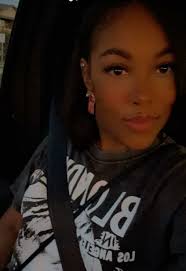 Kenya Dillard (@heartuvflesh)