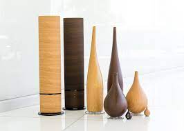 This floor model transforms any space with a steady mist and optional aroma therapy feature. Objecto