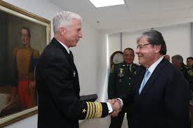 Carlos holmes trujillo garcía ( cartago , valle del cauca ) es un político, diplomático, académico y abogado de la dinastía colombiana , y actual ministro de defensa de su país. Faller Visits Colombia