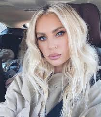 La 6 ani talentul ii este remarcat de catre adrian paunescu. Andreea BÄnicÄ Schimbare De Look Nu Mai AratÄ Deloc Cum O Ètiai S A Tuns Scurt Dcnews