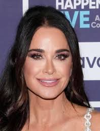 How much do you miss Kyle? #KyleRichards #deniserichards #lisarinna  #GarcelleBeauvais #DoritKemsley #erikajayne #suttonstracke #jennifertilly  #TeddiMellencamp #LVP #CamilleGrammer #yolandahadid #kathyhilton #bravotv  #RHOBH #adriennemaloof #DianaJenkins ...