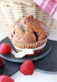 Muffins Framboises Et Chocolat Blanc Les Gourmandises De Amela Muffin Framboise Muffin Facile Gourmandise