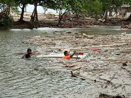 Kota ini juga terletak di tepi pantai di sepanjang teluk lampung. Kesaksian Korban Tsunami Di Lampung Selatan