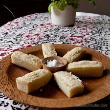 Mit diesen merkmalen wird die komfortnahrungssucht beschrieben. Kue Gandos Kokos Reismehl Kuchen