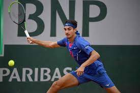 Get the latest lorenzo sonego tennis biography, news, pictures, articles, information and more at started playing tennis at age 11 with coach gipo arbino.father, giorgio, was his main influence to. Sonego Il Coach Avevamo Preparato La Sfida Da Vincenti Nonostante Djokovic