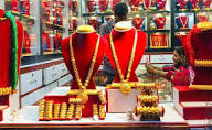 Gold price drops by Rs 4, 800 per tola on Sunday – Nepal Press