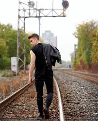 Myles Erlick De The Next Step Estrena Single Y Te Va A Molar Photography Poses For Men Mens Photoshoot Poses Photo Poses For Boy It is 5 best poses for men.