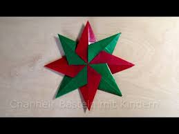 Nun naht weihnachten mit großen schritten und es wird zeit an die weihnachtskarten für die lieben zu denken. Weihnachtssterne Basteln Einfachen Stern Fur Weihnachten Basteln Mit Kindern Fenstersterne Youtube