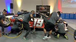 Instead of filling out an online application, people who are at. Nascar S Drive For Diversity Selects Seven For 2019 20 Pit Crew Class Including Six Cfb Players And A Former Psg Women S Defender