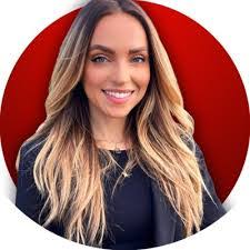 Kara Pate's Instagram, Twitter & Facebook