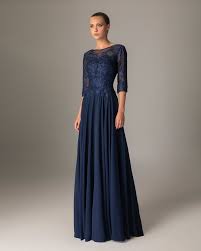 Per chi desidera avere uno stile romantico, la collezione di abiti da cerimonia lunghi è perfetta per conferire un senso di un'unicità soprattutto in occasioni di rilievo. Mikael Abiti Eleganti