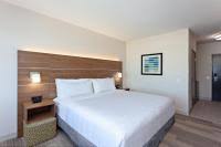 Universal studios and the los angeles convention center are also easily accessible. Holiday Inn Express Los Angeles Lax Airport An Ihg Hotel Los Angeles Aktualisierte Preise Fur 2021