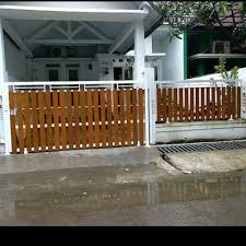 10 Gambar Pagar Besi Minimalis Kombinasi Woodplank Rumah Minimalis Minimalis Rumah