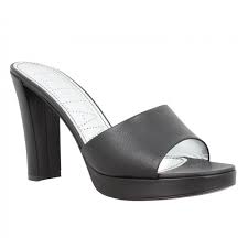 Pour cette nouvelle saison, les mules et sabots pour femme font partie des pièces totalement incontournables ! Free Lance Eve 7 Mule Cuir Femme Noir Fanny Chaussures