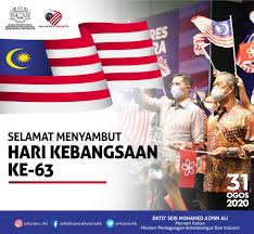 A special song addressed to the jalur gemilang was made to commemorate and be proud of the malaysian flag as well. Saya Sayang Tun Dr Mahathir Mohamad Menteri Kanan Tak Sensitif Jalur Gemilang Ada 8 Jalur Je Ke Sejak Bila Pula Jata Negara Berwarna Hitam Putih Poster Kementerian Tapi Letak Logo Parti