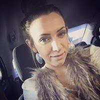 Angela Federle's Instagram, Twitter & Facebook