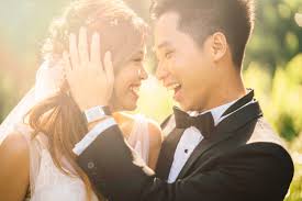 Beberapa pose dibawah ini adalah urutan pose sehingga ketika mengambil gambar kamu sudah memiliki referensi gaya apa yang akan kamu tiru. 8 Tips To Look Good On Your Pre Wedding Photoshoot Chris Chang Photography