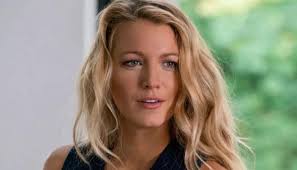 Which one is her eyebrow? 🤔