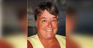 Elizabeth Albee's Instagram, Twitter & Facebook