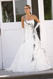 Für die standesamtliche trauung sind farbige brautkleider sehr im trend. Die Brautkleid Trends Traumhochzeit Cc