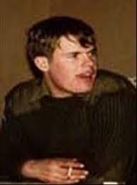 Was Pte Ian Scrivens the youngest soldier to die in the Falklands War at 17  years old?